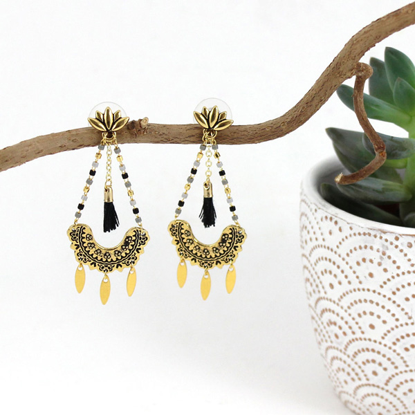 DIY easy lotus chandelier earrings, pompom and pearl chain DIY easy lotus chandelier earrings, pompom and pearl chain