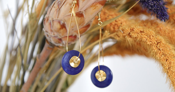 DIY Blue tagua seed earrings DIY Blue tagua seed earrings