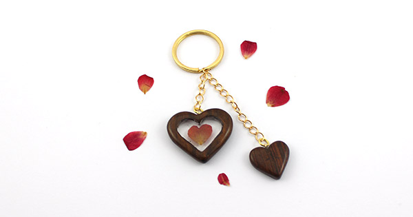 Heart in UV Led resin and ebony-effect polymer Heart in UV Led resin and ebony-effect polymer