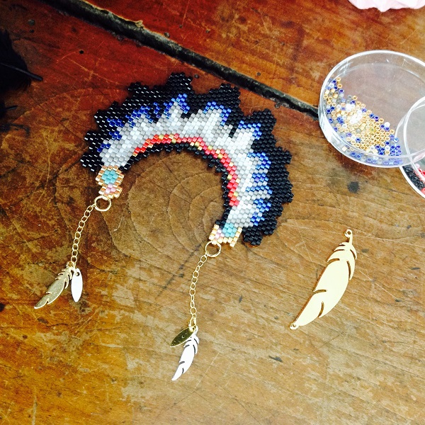 jumping Indian headdress in weaving brick stitch jumping Indian headdress in weaving brick stitch