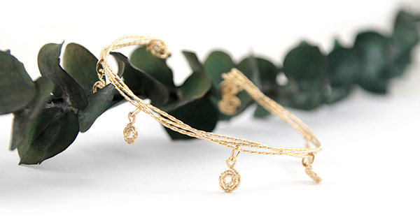 DIY Twisted Twist Bangle in 12ct Gold Filled Wire DIY Twisted Twist Bangle in 12ct Gold Filled Wire