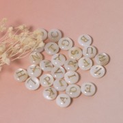 8mm Mother-of-pearl Round alphabet letter bead - U - Natural - Gold Tone x1