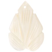 40x29mm Mother-of-Pearl Curved leaf pendants - Natural x2