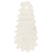 25x13mm Mother-of-Pearl Curved leaf pendants - Natural x2
