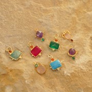 8 mm square Rose Quartz charm and 3 mm green Onyx cabochon - Fine gold plated