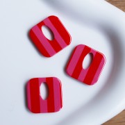 Acetate 21 mm hollow square pendant - Pink - Red stripes x1
