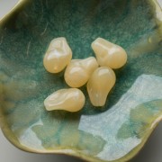 21x15 mm irregular beads in translucent resin - Marbled Beige x10