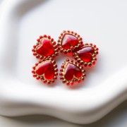 17.5 mm heart bead with mini clear resin balls - Red - Gold x1