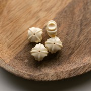 16 mm rondelle beads in opaque resin - Ivory x4