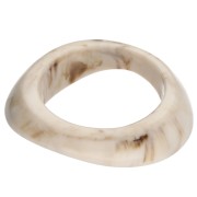 64 mm thick, irregularly shaped bangle made of opaque resin - Marbled ivory x1