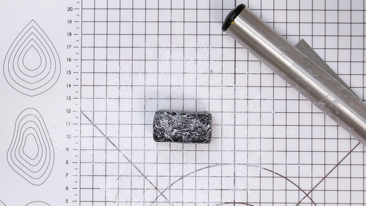 Learn how to create a white marble effect in polymer : Step 3 Learn how to create a white marble effect in polymer : Step 3