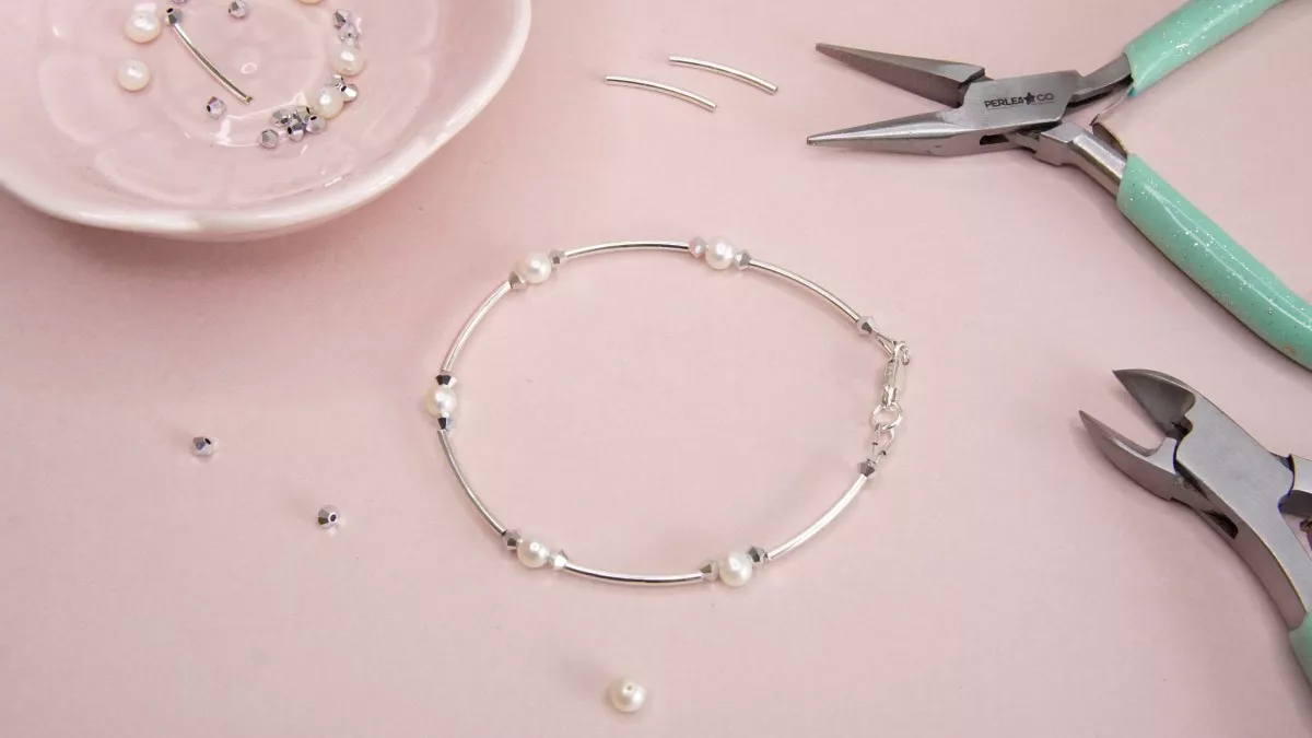 Schema Semi-rigid 925 silver bracelet with freshwater pearls Schema Semi-rigid 925 silver bracelet with freshwater pearls