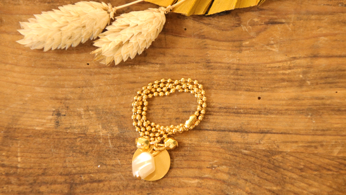 Gold-plated stainless steel chain ring and charms Gold-plated stainless steel chain ring and charms