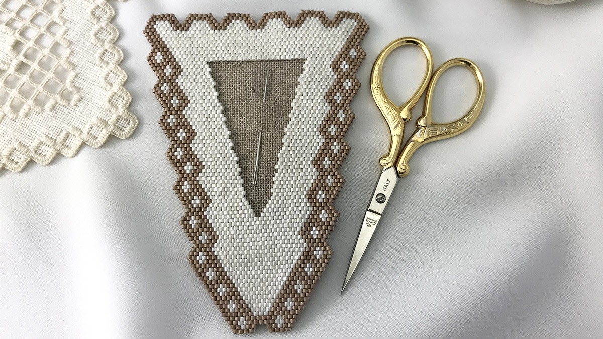 Brick stitch sewing scissors case with Miyuki Delicas 11/0 beads Brick stitch sewing scissors case with Miyuki Delicas 11/0 beads
