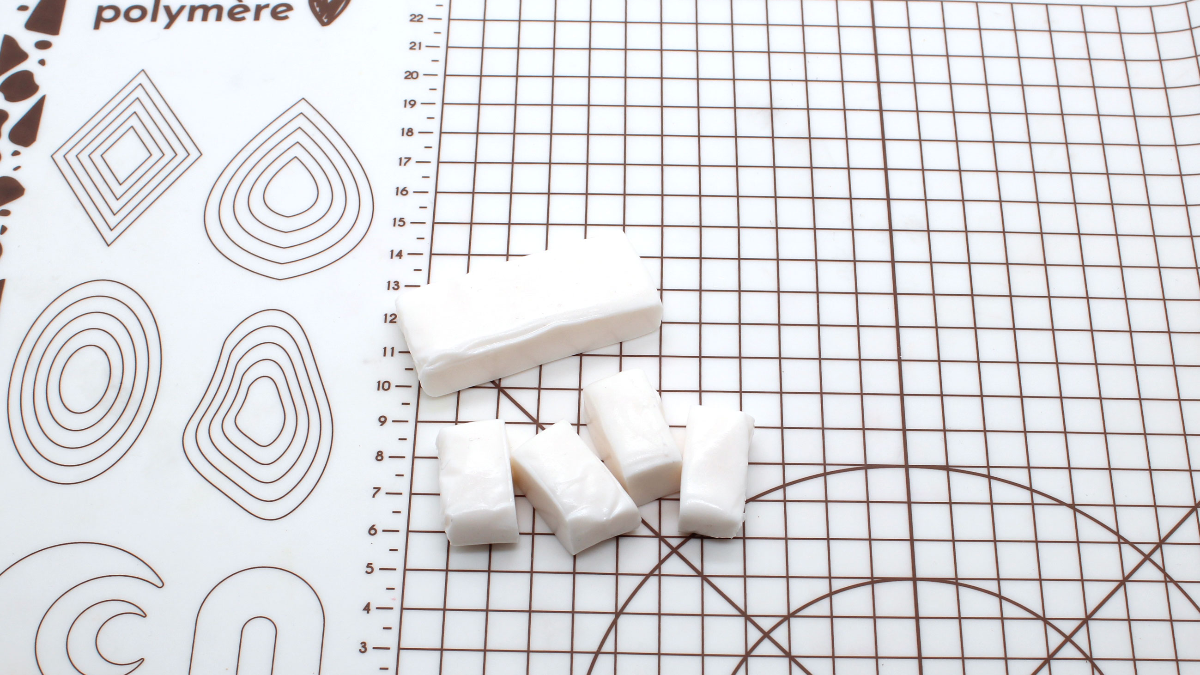 Polymer clay curved beads bracelet : Step 1 Polymer clay curved beads bracelet : Step 1