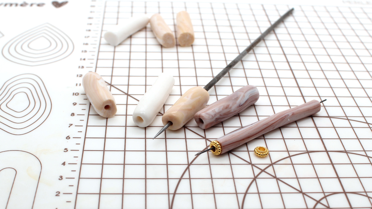 Polymer clay curved beads bracelet : Step 4 Polymer clay curved beads bracelet : Step 4