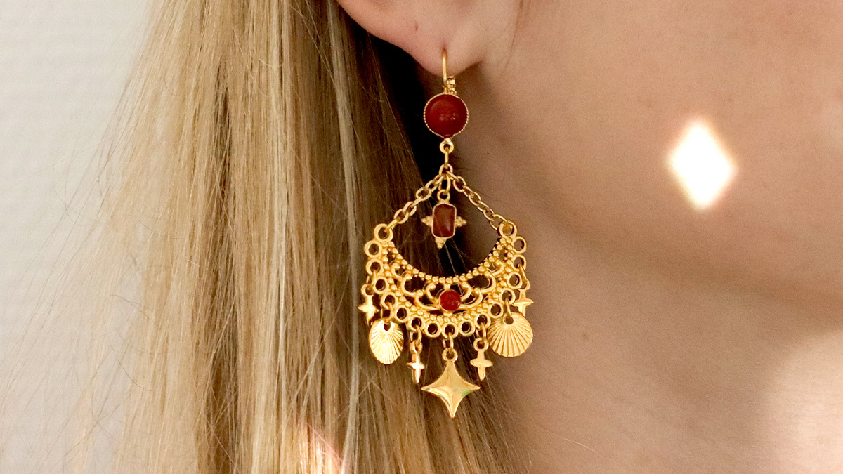 Gold plated cross earrings with carnelian gemstone Gold plated cross earrings with carnelian gemstone