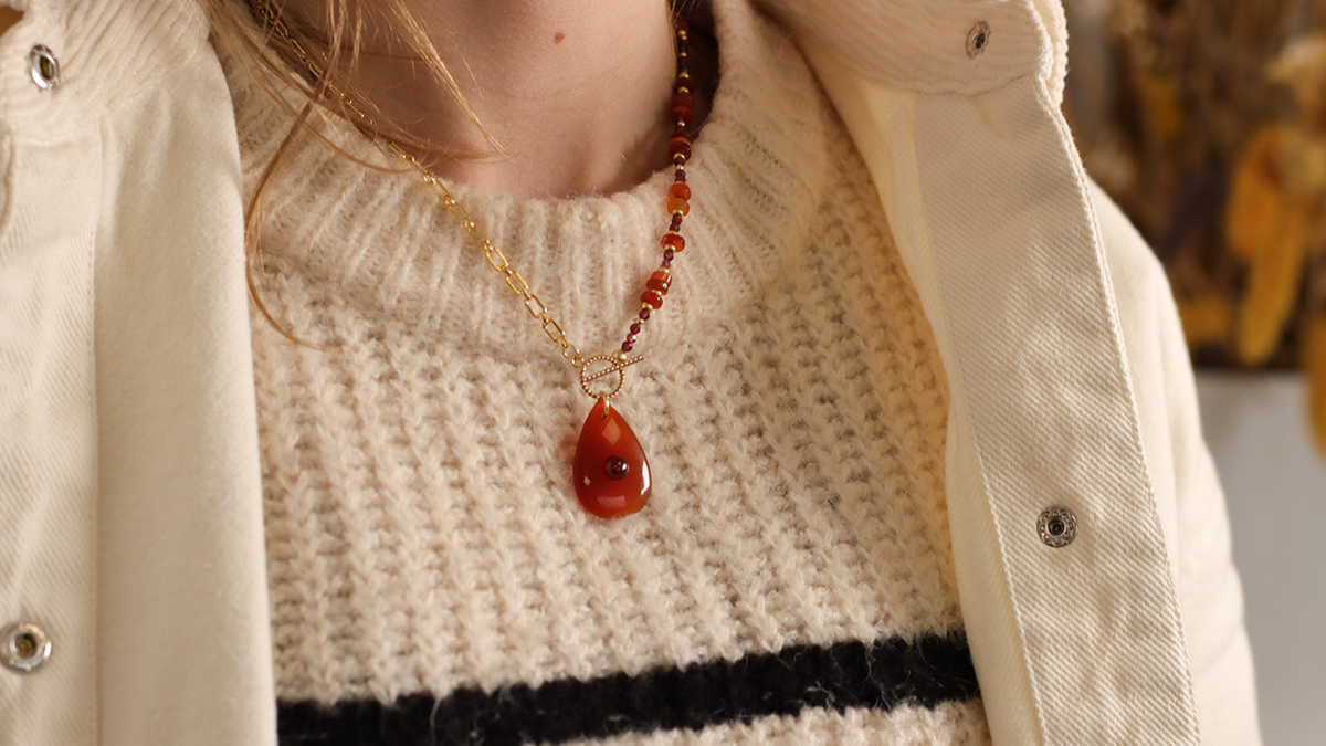 Schema Asymmetrical necklace with gold filled chain and natural garnet and carnelian gems Schema Asymmetrical necklace with gold filled chain and natural garnet and carnelian gems
