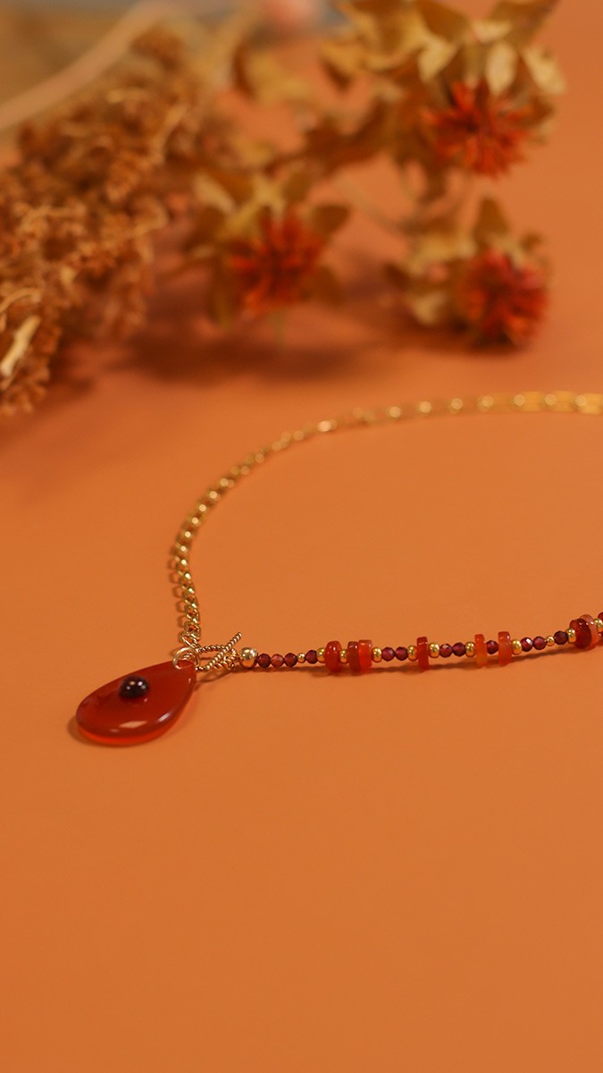 Schema Asymmetrical necklace with gold filled chain and natural garnet and carnelian gems Schema Asymmetrical necklace with gold filled chain and natural garnet and carnelian gems
