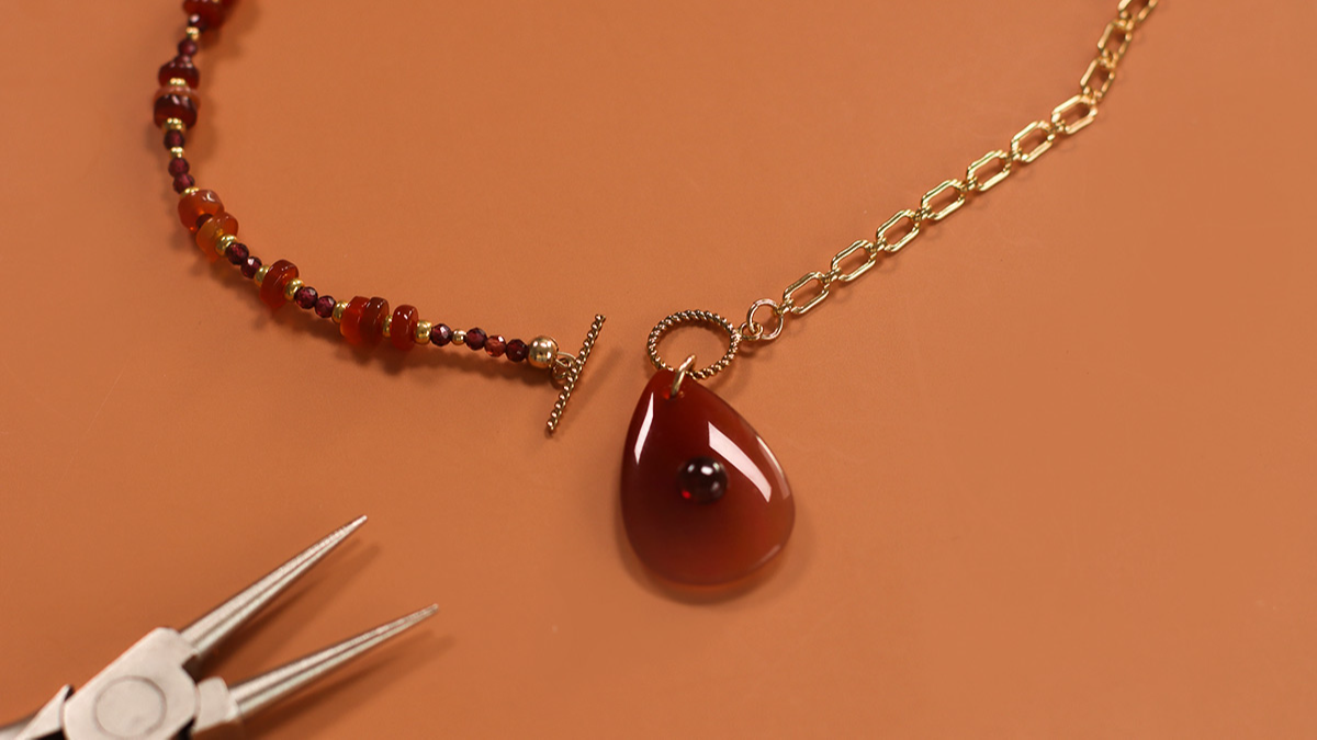 Asymmetrical necklace with gold filled chain and natural garnet and carnelian gems : Step 7 Asymmetrical necklace with gold filled chain and natural garnet and carnelian gems : Step 7