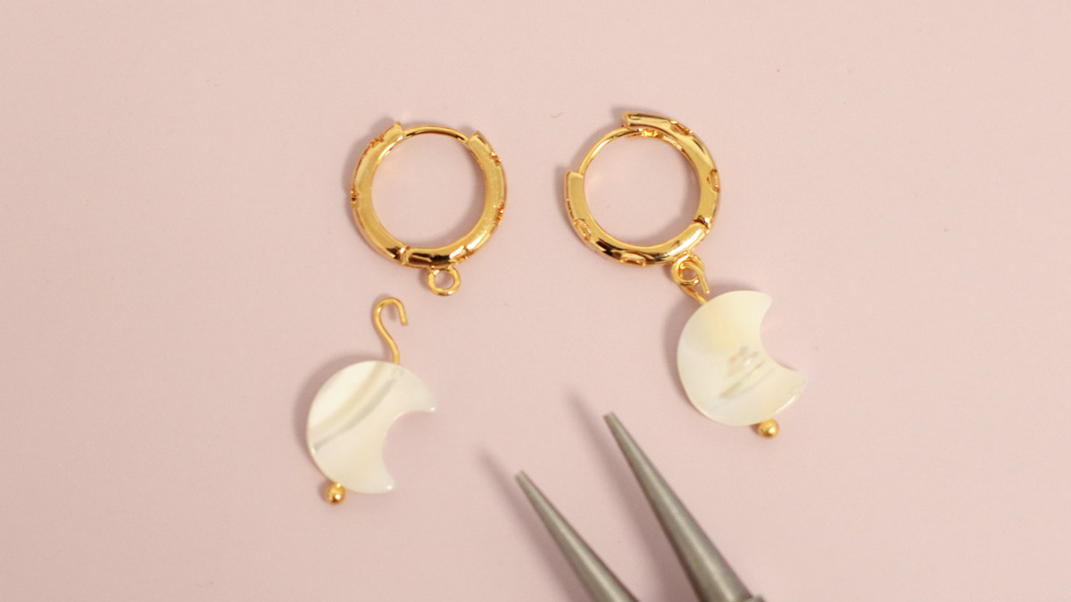 DIY Gold Tone Créoles with pearl charms : Step 2 DIY Gold Tone Créoles with pearl charms : Step 2