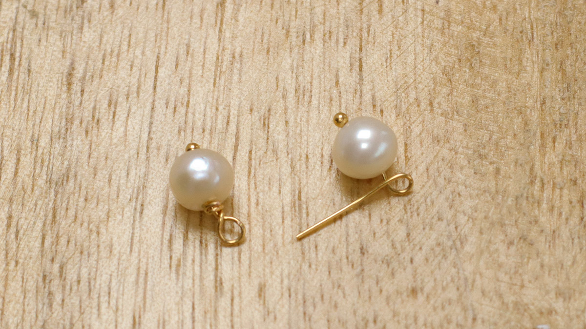 DIY Gold Tone Créoles with pearl charms : Step 4 DIY Gold Tone Créoles with pearl charms : Step 4