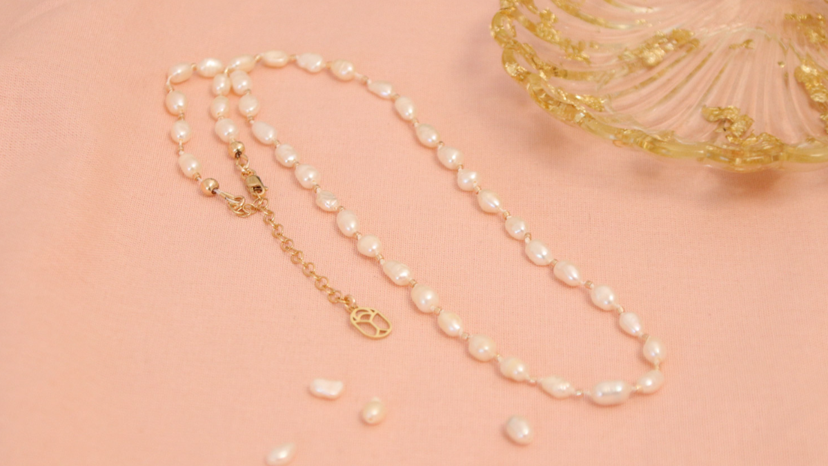Schema Freshwater pearl necklace with gold filled clasp Schema Freshwater pearl necklace with gold filled clasp