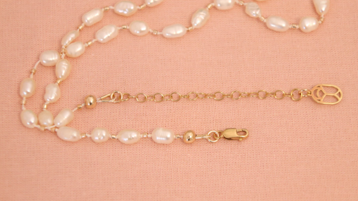 Freshwater pearl necklace with gold filled clasp : Step 4 Freshwater pearl necklace with gold filled clasp : Step 4