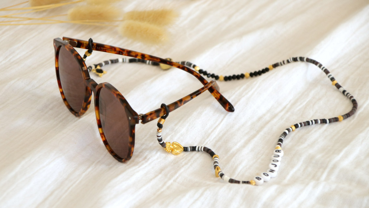 DIY Glasses cord with colored or black and gold beads DIY Glasses cord with colored or black and gold beads