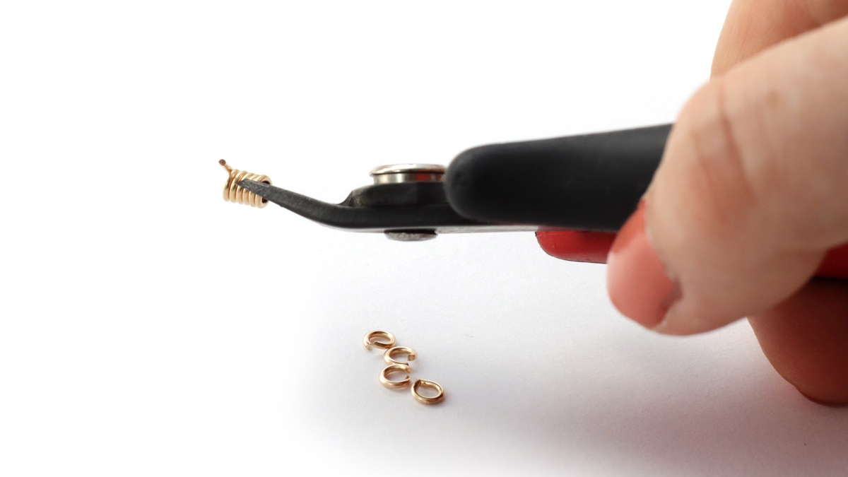 Create your own gold filled wire and gemstone ring : Step 3 Create your own gold filled wire and gemstone ring : Step 3