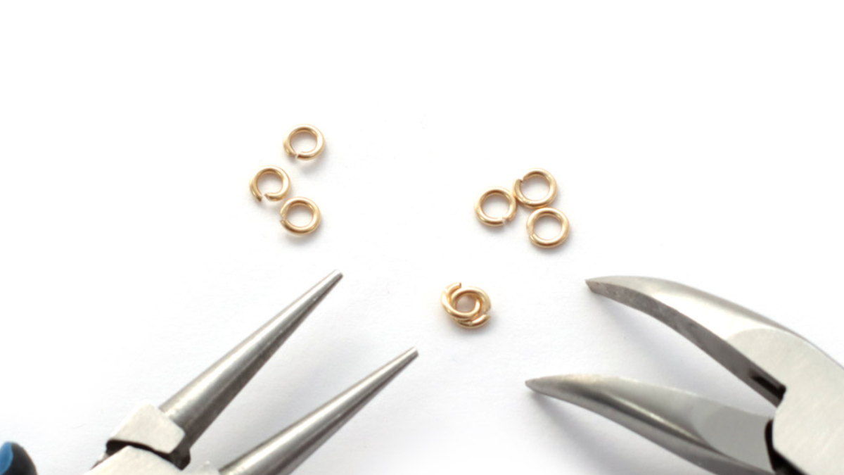 Create your own gold filled wire and gemstone ring : Step 4 Create your own gold filled wire and gemstone ring : Step 4