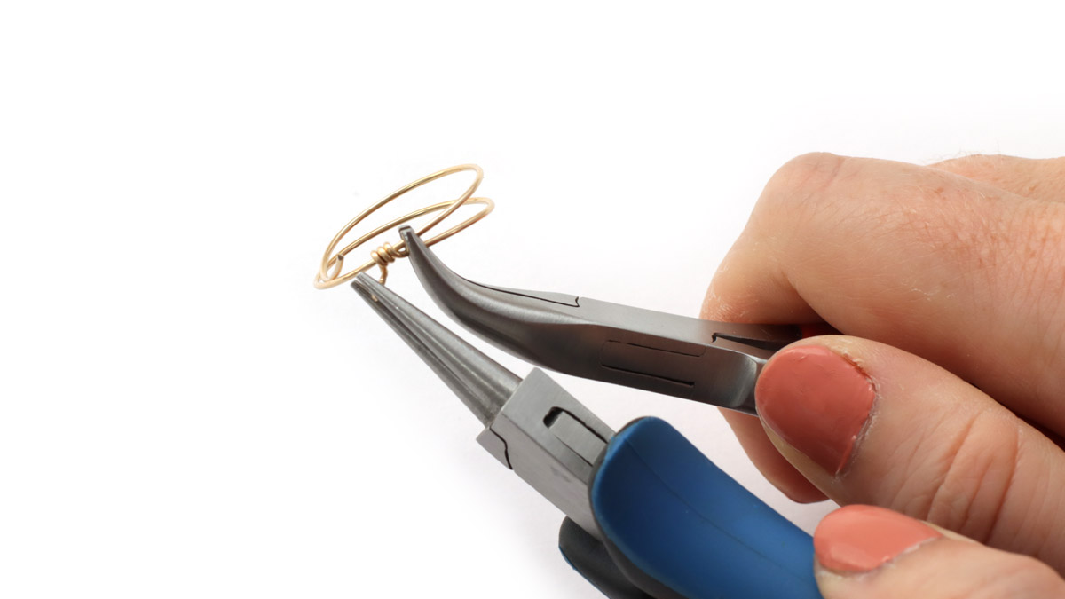 Create your own gold filled wire and gemstone ring : Step 5 Create your own gold filled wire and gemstone ring : Step 5