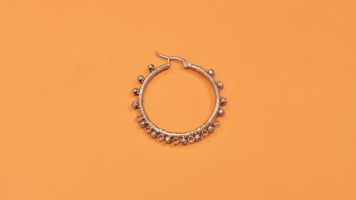 Silver wire wrapping hoop earrings and gemstone charms : Step 5 Silver wire wrapping hoop earrings and gemstone charms : Step 5