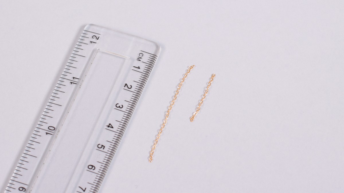 Gold chains and Swarovski hearts dangling earrings tutorial : Step 2 Gold chains and Swarovski hearts dangling earrings tutorial : Step 2