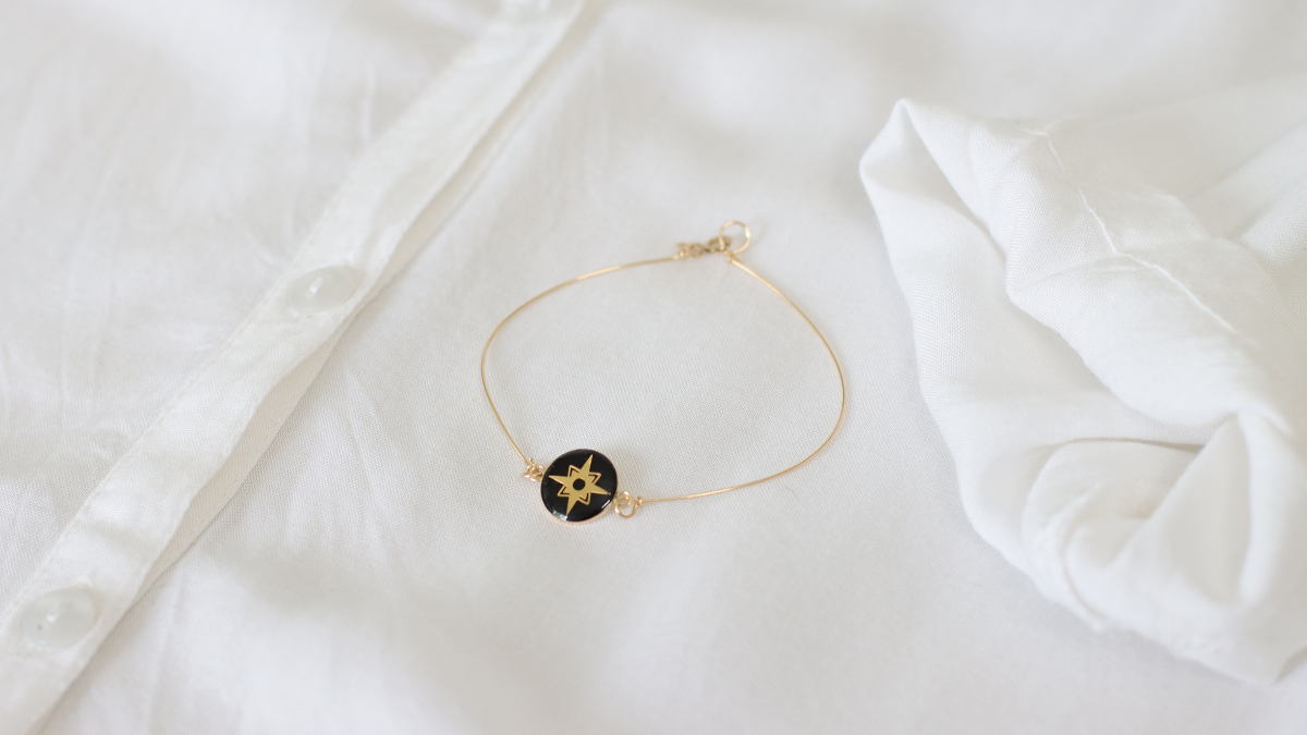 Schema Tuto Gold Filled black resin bangle bracelet Schema Tuto Gold Filled black resin bangle bracelet