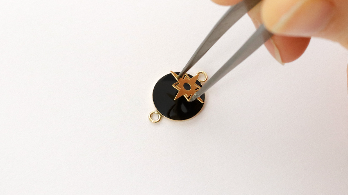 Tuto Gold Filled black resin bangle bracelet : Step 3 Tuto Gold Filled black resin bangle bracelet : Step 3