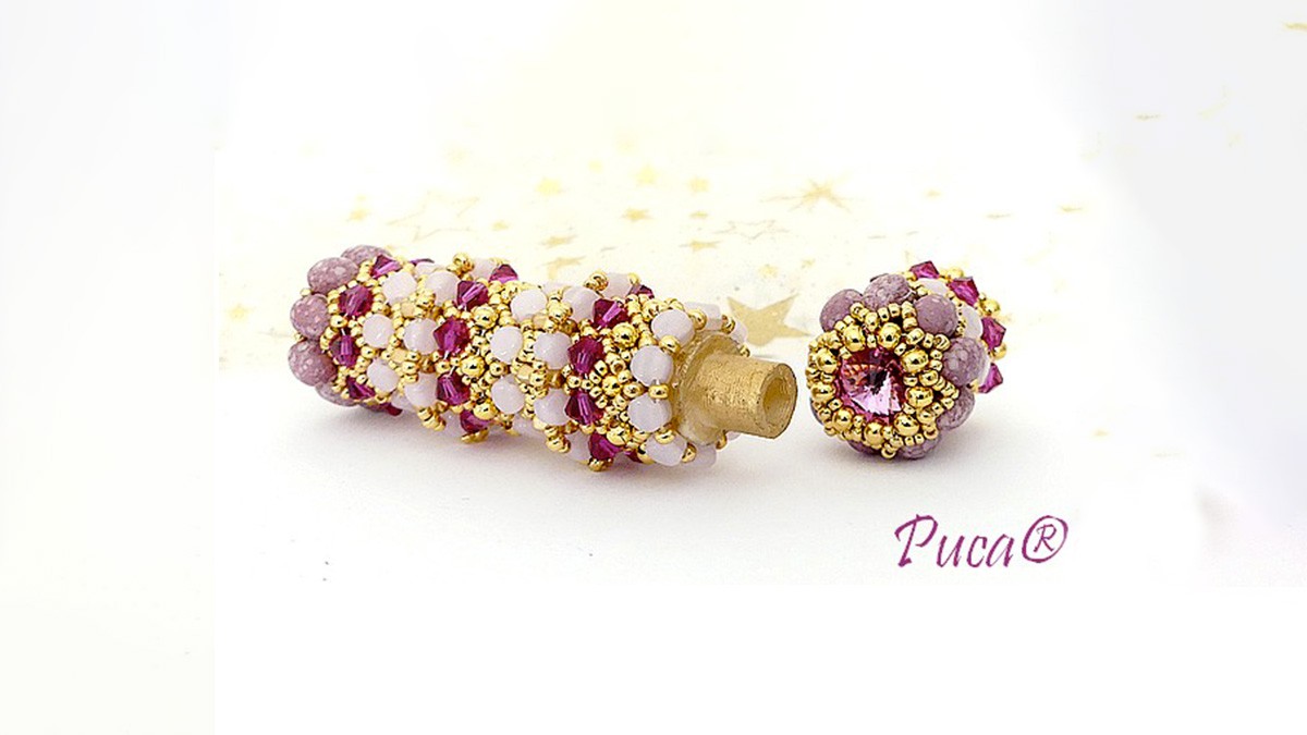 Amanda needle case with Samos, Piros and Kalos glass beads by Puca®. Amanda needle case with Samos, Piros and Kalos glass beads by Puca®.