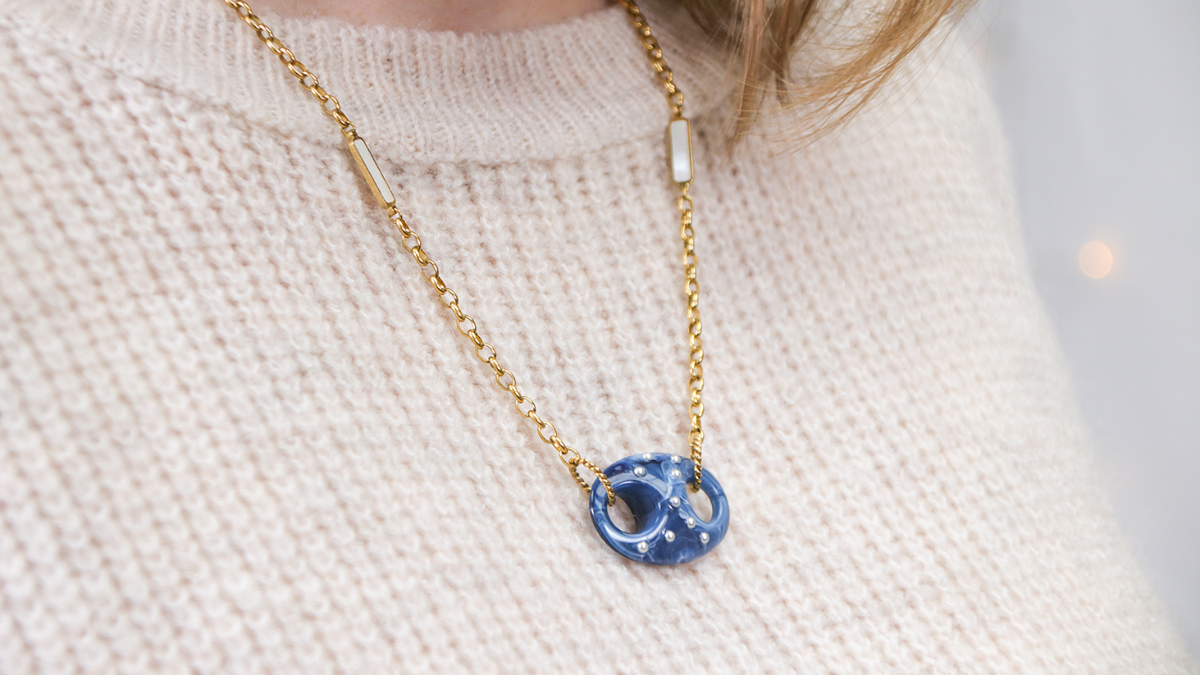 DIY Stainless steel necklace with coffee bean link and mother of pearl insert DIY Stainless steel necklace with coffee bean link and mother of pearl insert