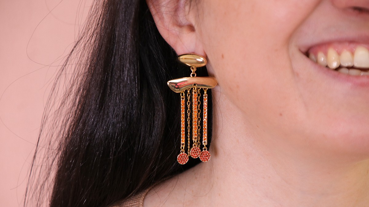Pendant earrings with chains and rhinestones Pendant earrings with chains and rhinestones