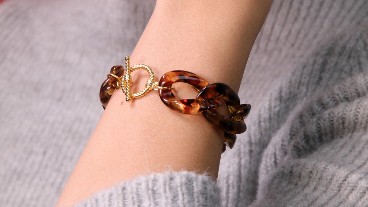 DIY Bracelet with leopard pattern acrylic links DIY Bracelet with leopard pattern acrylic links