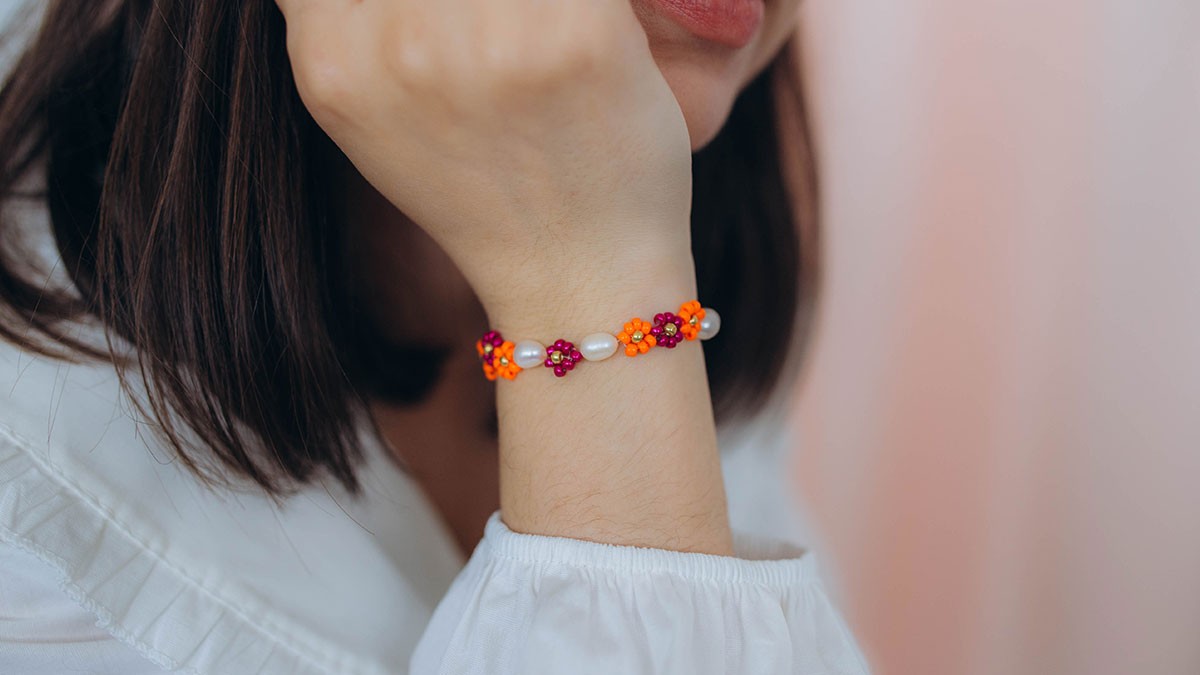 Freshwater pearl and seed bead flower bracelet Freshwater pearl and seed bead flower bracelet