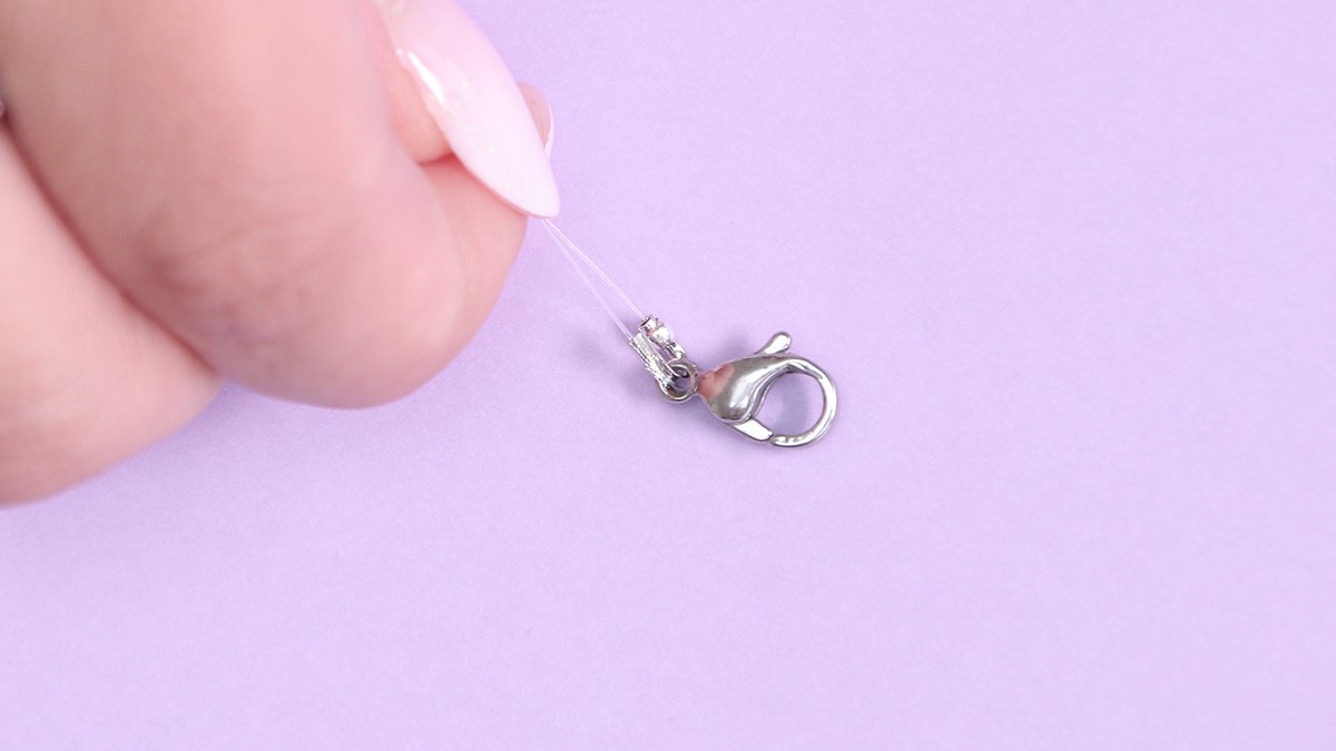 Necklace with lobster clasp, blue spinning tops and accumulation of charms : Step 8 Necklace with lobster clasp, blue spinning tops and accumulation of charms : Step 8