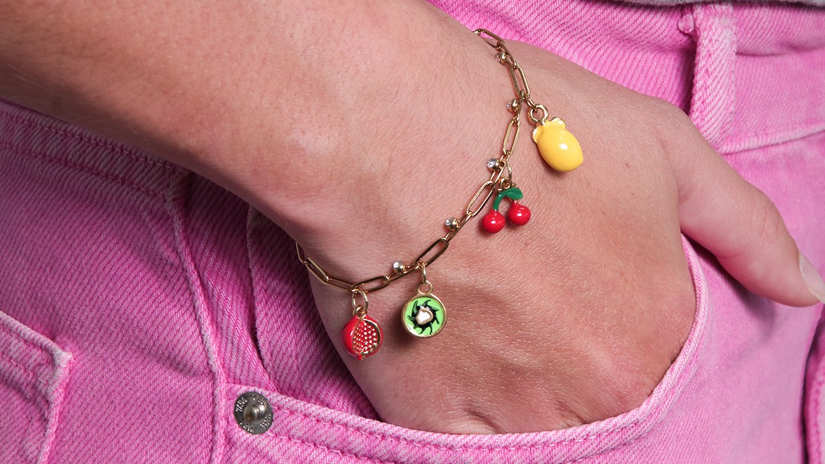 Adjustable gold bracelet with 3D fruit charms in epoxy resin Adjustable gold bracelet with 3D fruit charms in epoxy resin