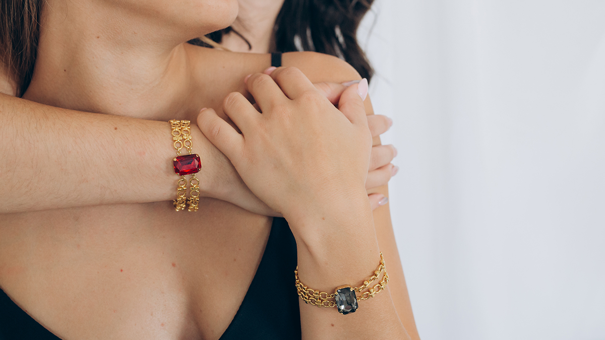 Vintage double-link bracelet with Aurora crystal setting Vintage double-link bracelet with Aurora crystal setting