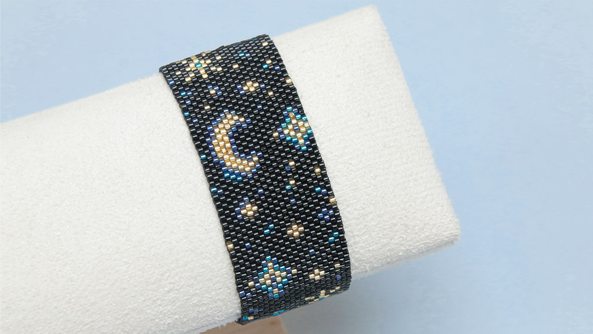 Odd peyote bracelet with weaving tips Perles & Co Odd peyote bracelet with weaving tips Perles & Co