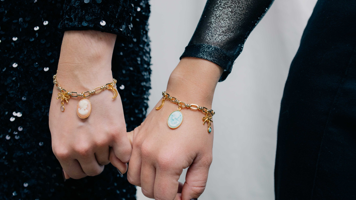 Vintage gold mesh bracelet with charms Vintage gold mesh bracelet with charms