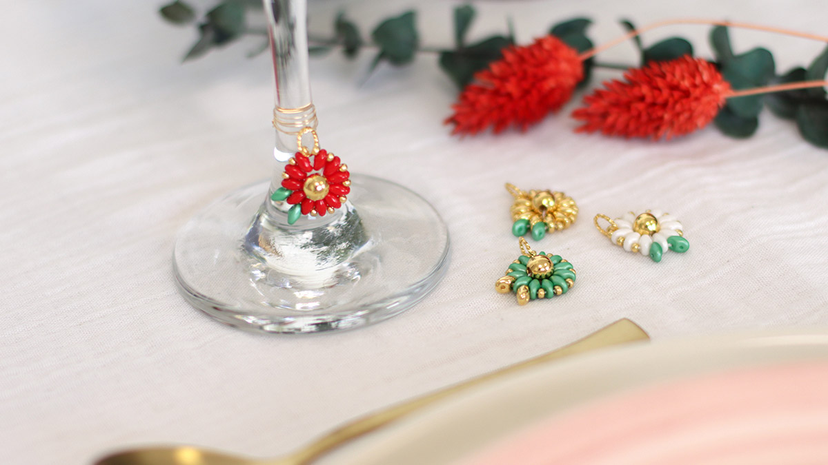 DIY SuperDuo Christmas Flower Beaded Glass Marker DIY SuperDuo Christmas Flower Beaded Glass Marker