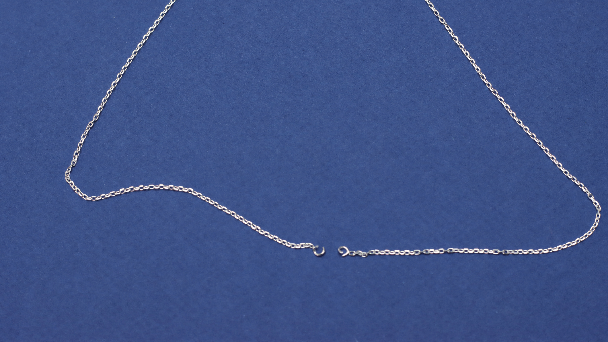 Silver necklace with blue crystals : Step 1 Silver necklace with blue crystals : Step 1