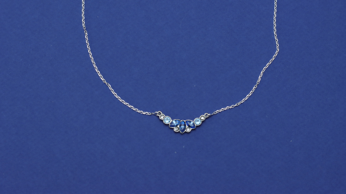 Silver necklace with blue crystals : Step 4 Silver necklace with blue crystals : Step 4