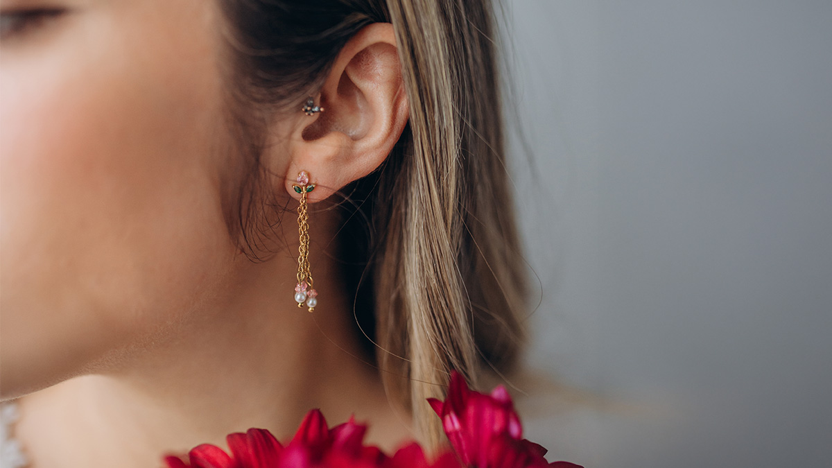 Flower earrings with pearly beads Flower earrings with pearly beads